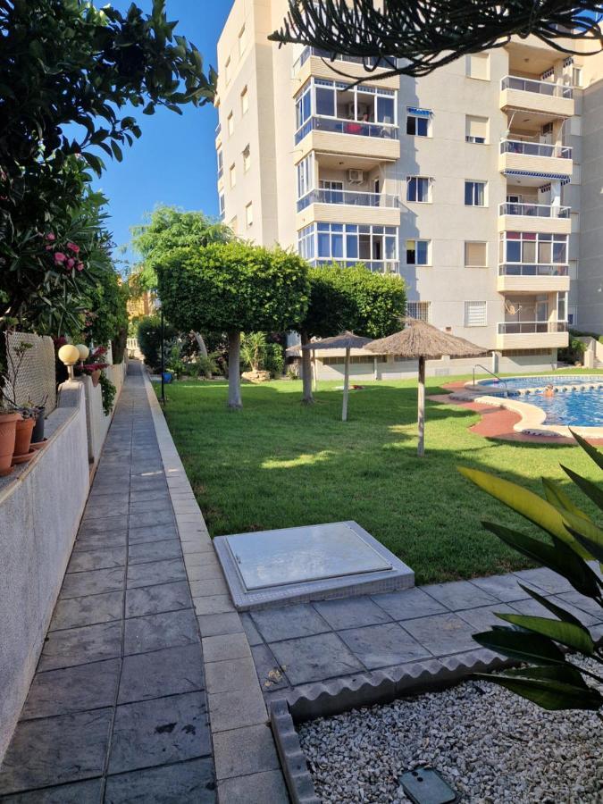 Magnifico Chalet Adosado En Torrevieja, Alicante. Dış mekan fotoğraf